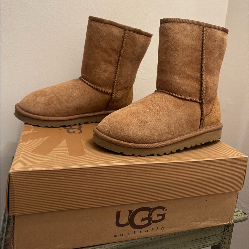UGG Australia Classic Boots in Chestnut